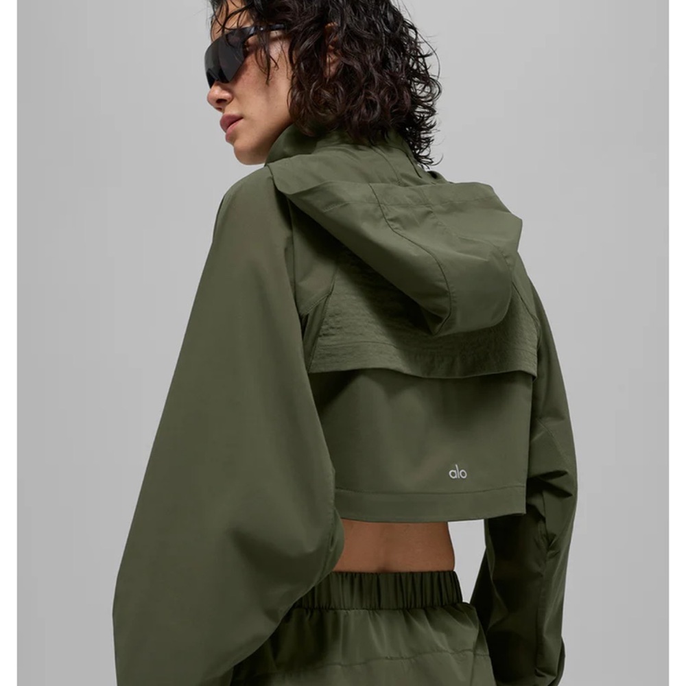ALO Yoga Women's Cropped Playmaker Jacket